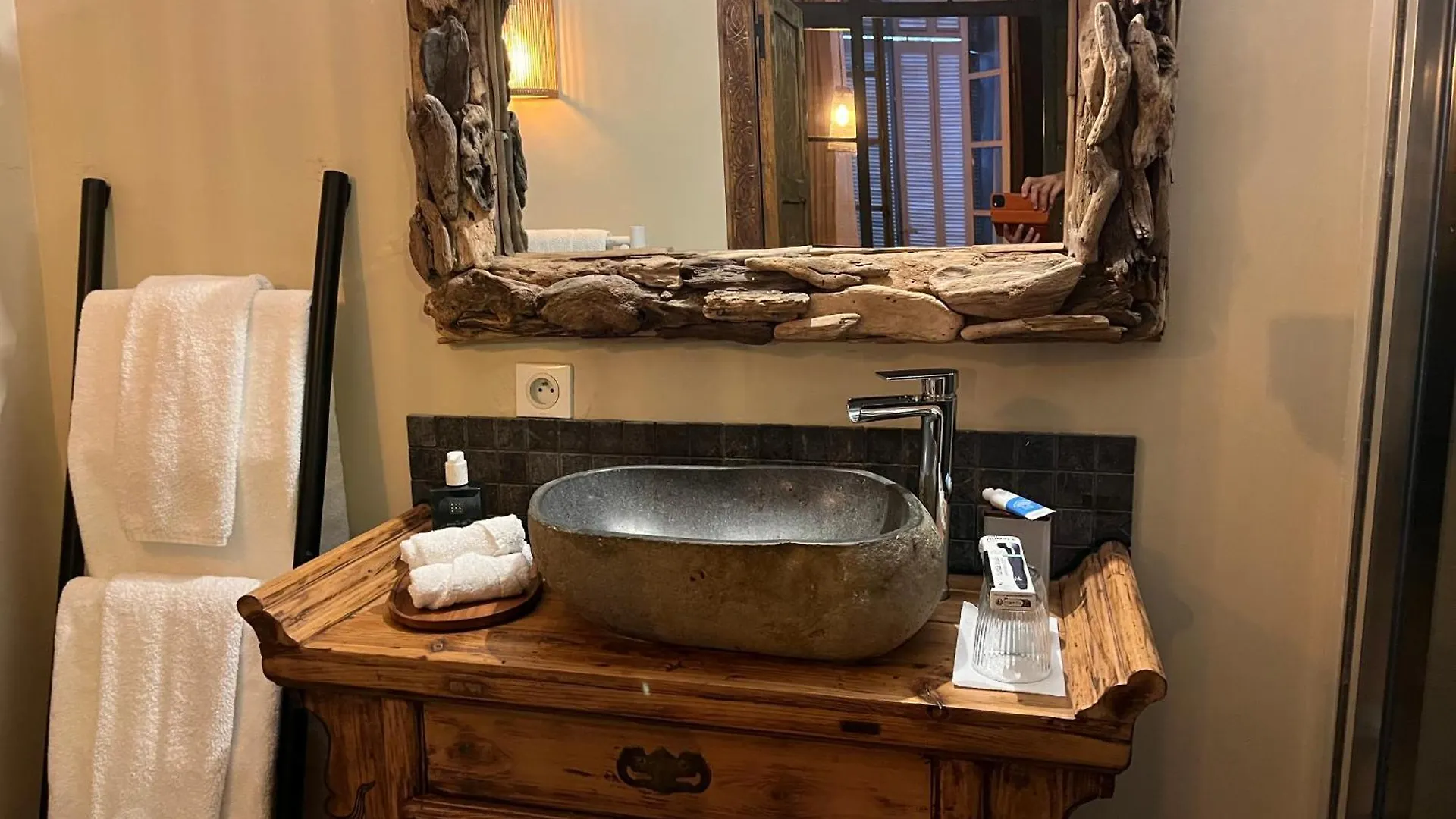 Chambre Style Balinais Aix-en-Provence Bed & Breakfast